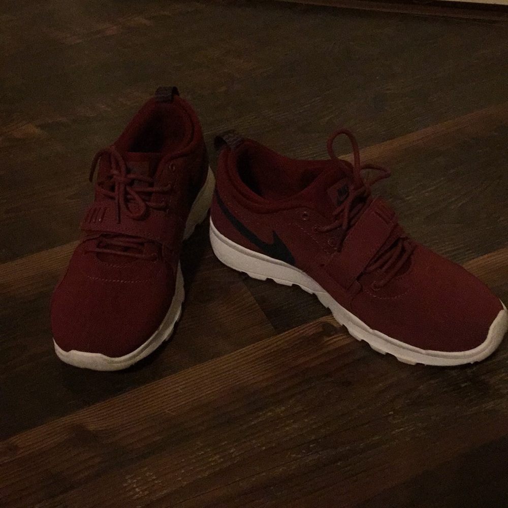 Nike tennis shoes